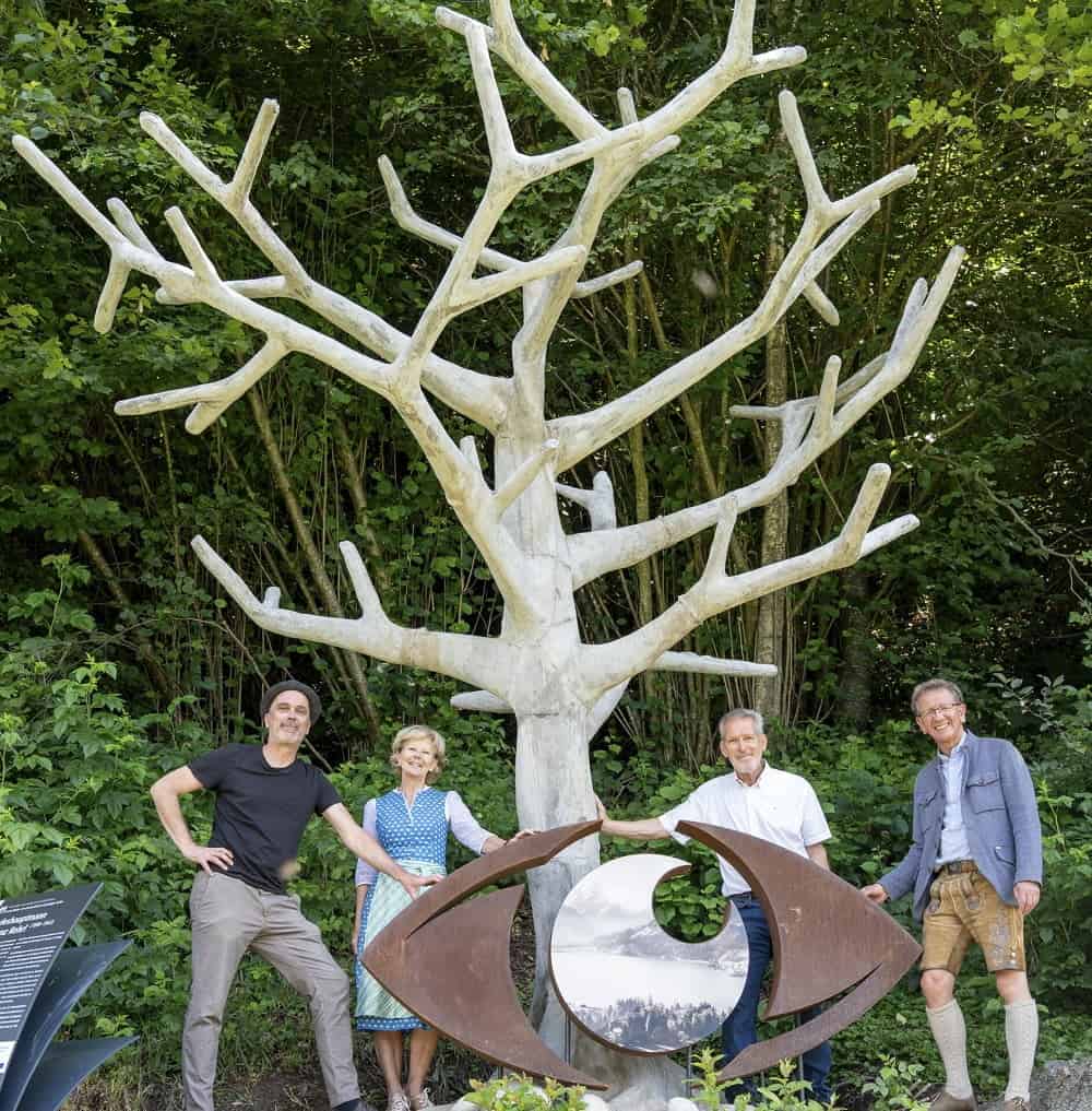 Picture reference from left to right: Andreas Zangl (designer of the themed trail), Veronika Kohlhuber (Zell am See-Kaprun Tourismus), Dr. Peter Wittner, Andreas Wimmreuter (Mayor of Zell am See)