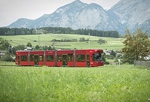 Sustainable mobility in the Innsbruck region: bus, train, tram and other options offer environmentally friendly ways of travelling to and from the city and surrounding area. © IVB