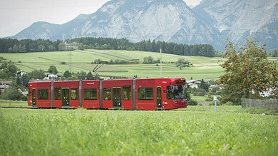 Sustainable mobility in the Innsbruck region: bus, train, tram and other options offer environmentally friendly ways of travelling to and from the city and surrounding area. © IVB