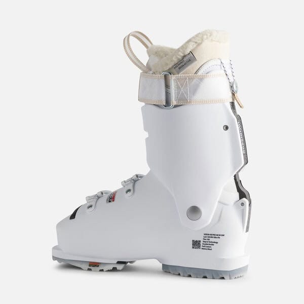High-performance skiing boot designed for winter sports enthusiasts, featuring advanced insulation and support for optimal comfort on snowy mountain slopes.
