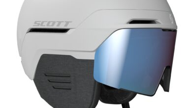 Advanced white snow sports helmet with integrated visor, designed for winter sports enthusiasts, offering maximum safety and comfort in cold weather conditions.